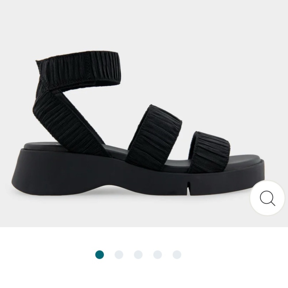 New in box ✨ AEROSOLES Fiona Walking sandal in Black Rouched Fabric